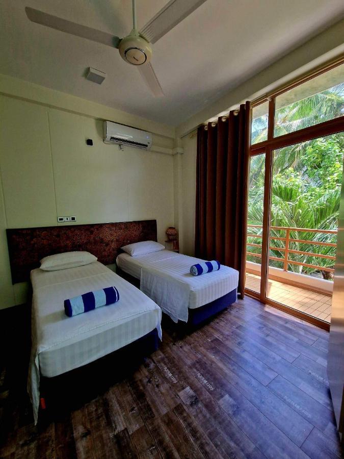 Finolhu Beach Guest House Фелиду Екстериор снимка